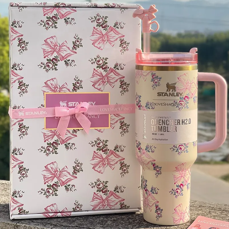 STANLEY X LoveShackFancy Holiday Quencher ماگ