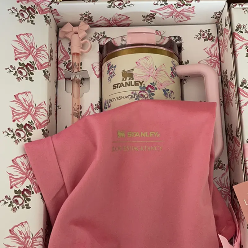 STANLEY X LoveShackFancy Holiday Quencher ماگ