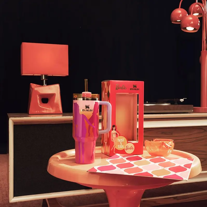 STANLEY Barbie™ x '60s Twist 'N Turn Quencher ماگ