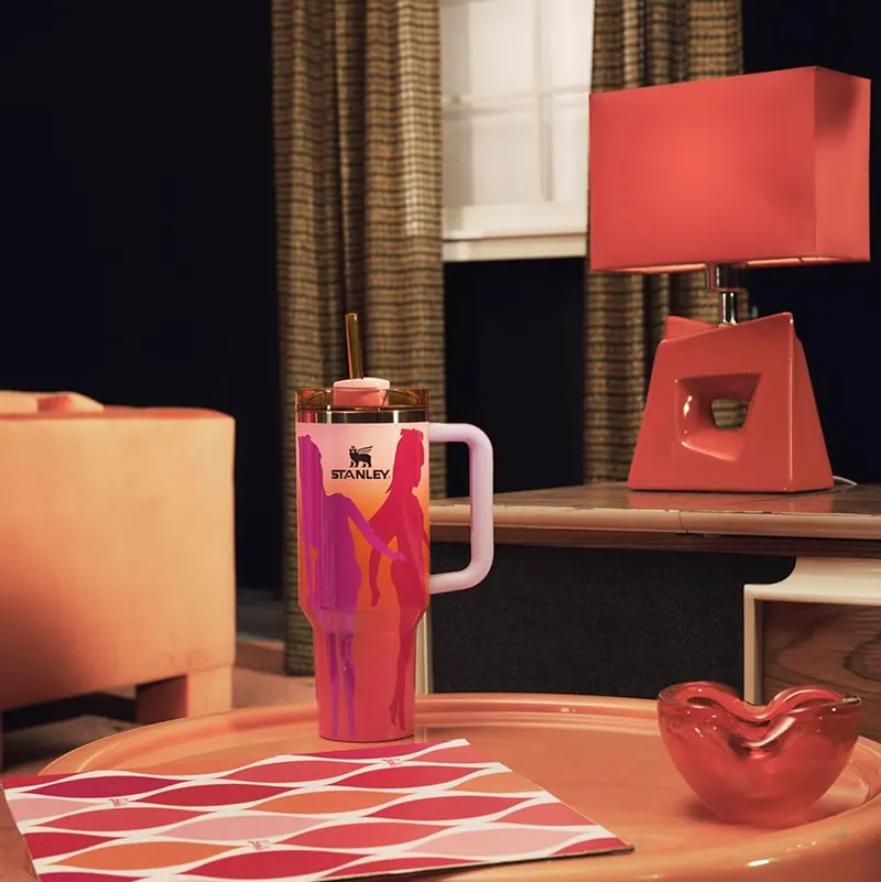 STANLEY Barbie™ x '60s Twist 'N Turn Quencher ماگ