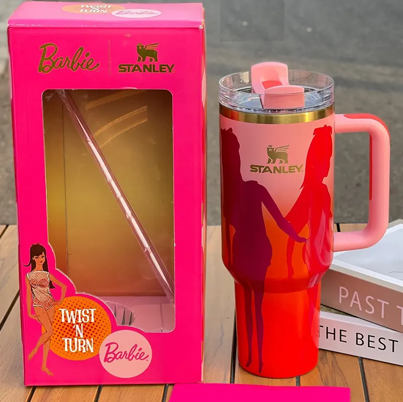 STANLEY Barbie™ x '60s Twist 'N Turn Quencher ماگ