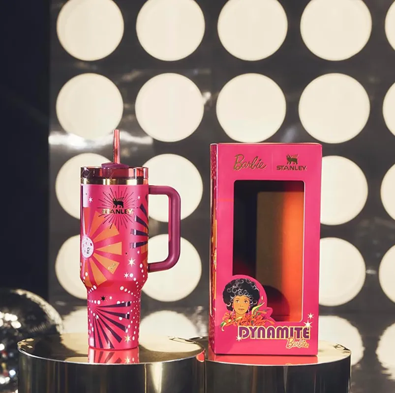 STANLEY Barbie™ x '80s Dynamite Quencher ماگ