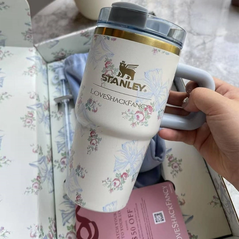 STANLEY X LoveShackFancy Holiday Quencher ماگ