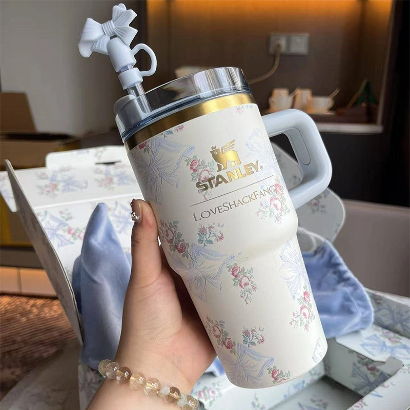 STANLEY X LoveShackFancy Holiday Quencher ماگ