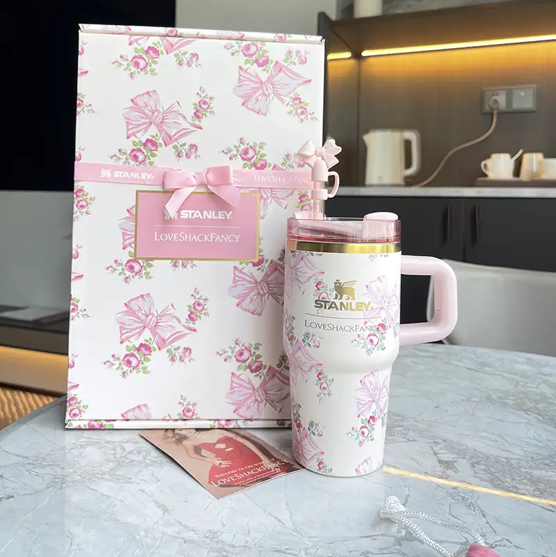 STANLEY X LoveShackFancy Holiday Quencher ماگ